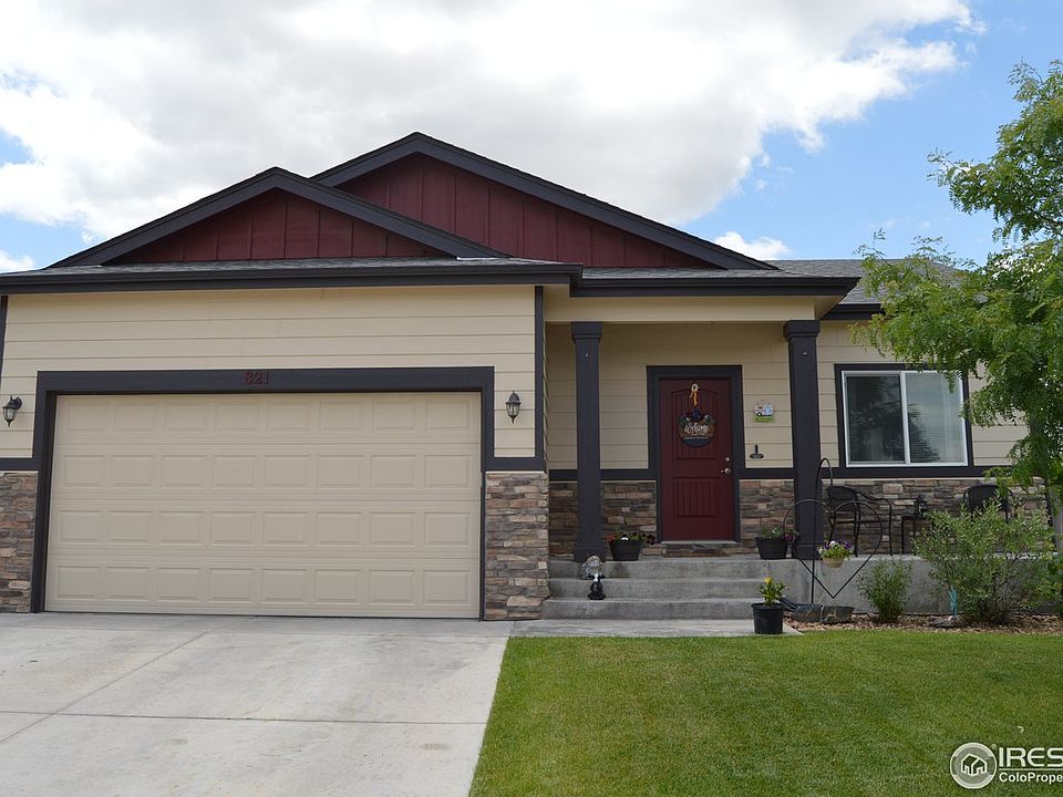 1st image of 821 Village Dr