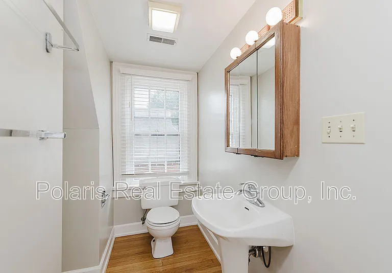 101 E 14th St #3 — Photo 22