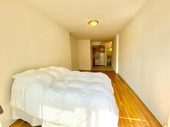 5th image of 248 W 21st St #3B2