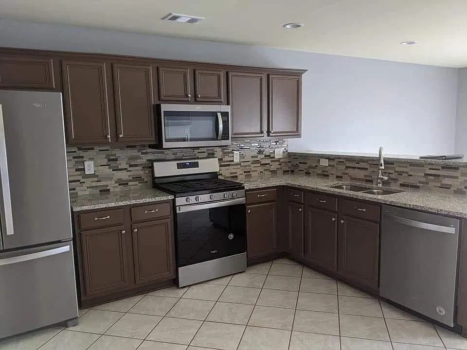 3 bed, 2.5 bath, 1710 sqft, $2,300 — Photo 3