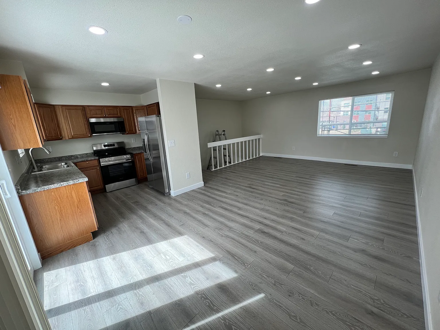 3 bed, 1051 sqft, $2,600 — Photo 1