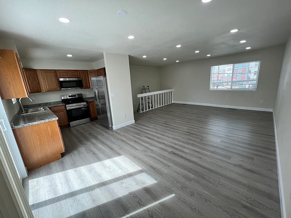 3588 W 64th Ave