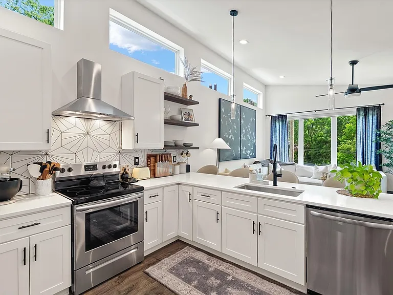 308 Sunliner Dr — Photo 12
