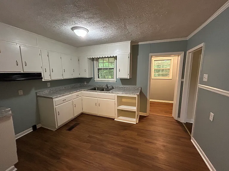 3221 Atkins Dr — Photo 6