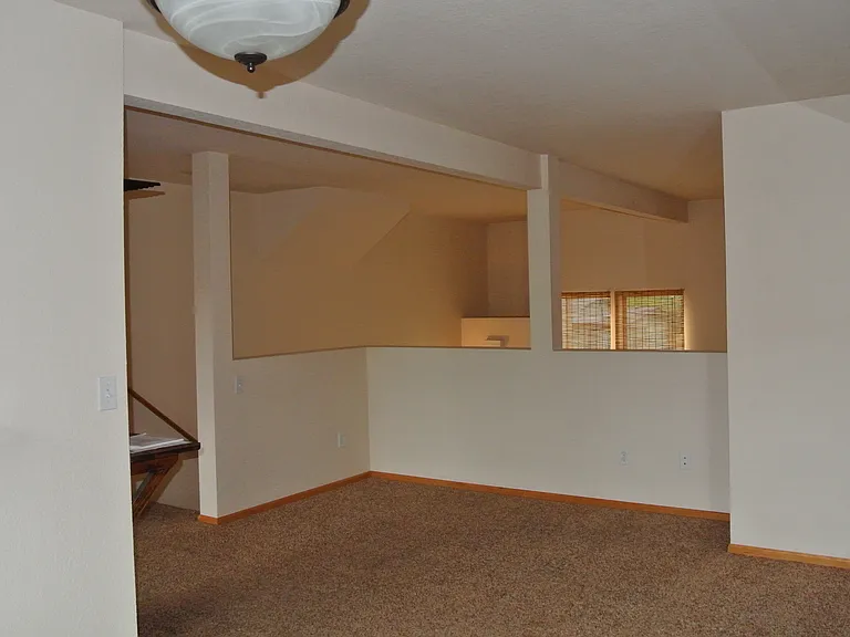 1727 SW Stanford St — Photo 7