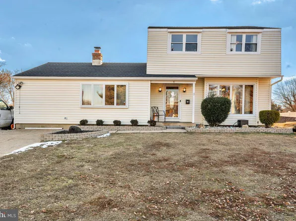 42 Lincoln Dr, Laurel Springs, NJ 08021