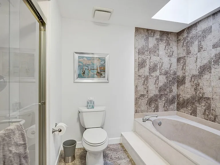 702 Saint Albans Dr #702 — Photo 31