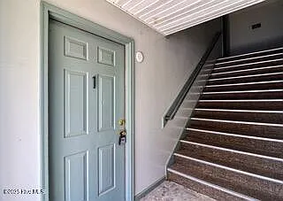 2 bed, 1.0 bath, $1,125 — Photo 2