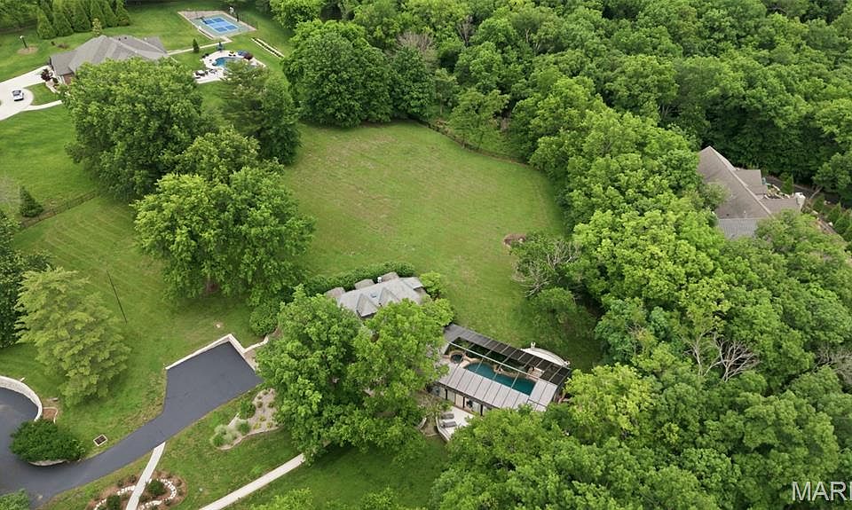 70th image of 10700 Starhill Dr