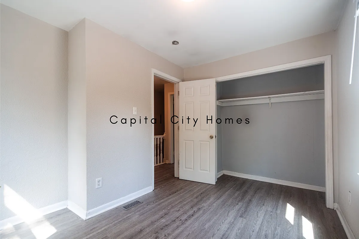 3 bed, 1024 sqft, $1,100 — Photo 4