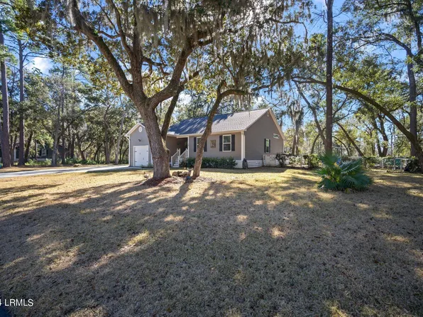 13 Arbor Ln, Saint Helena Island, SC 29920