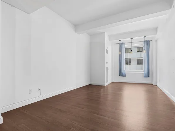 88 Greenwich Street 721 image 2 of 16