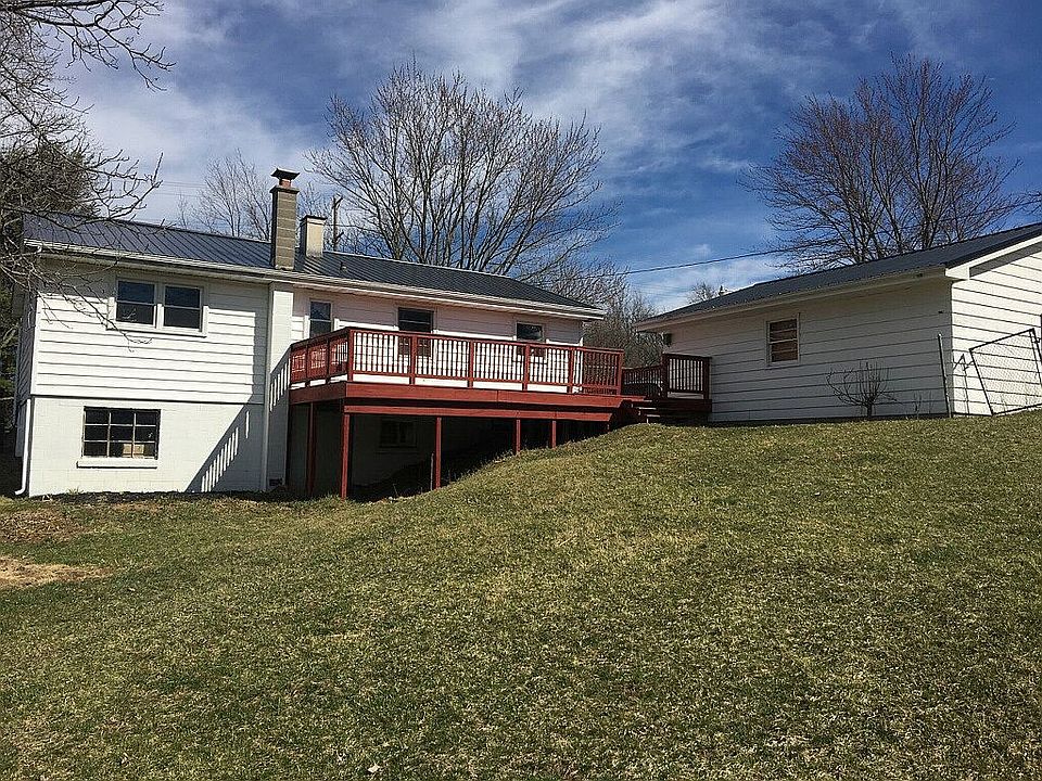 2nd image of 2200 Barr St