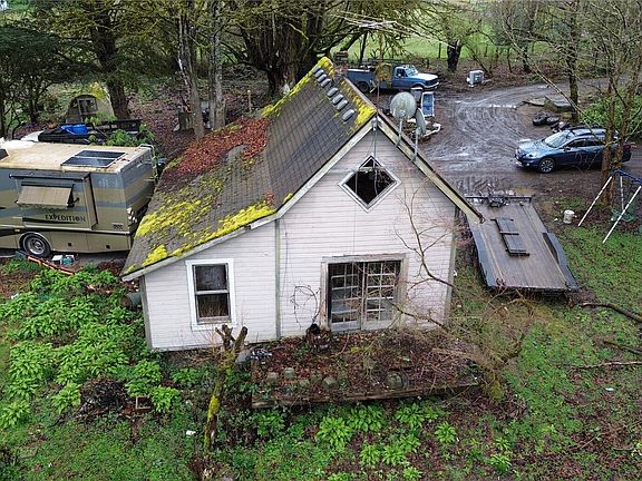 2nd image of 529 NW Past Drive