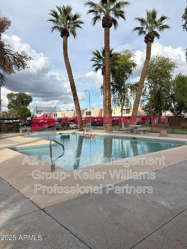 3 bed, 1.5 bath, 1026 sqft, $1,450 — Photo 1