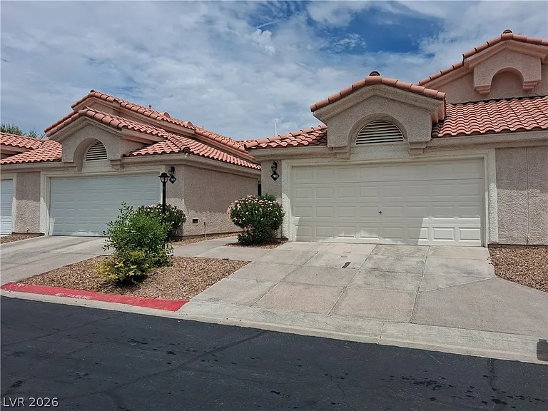 7802 Kings Cove Ct — Photo 1