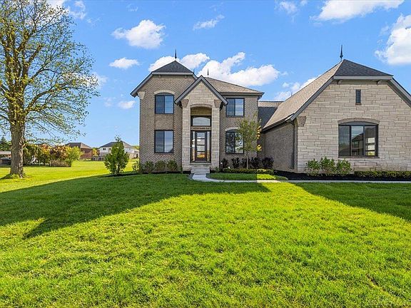 2nd image of 42528 Saddle Ln