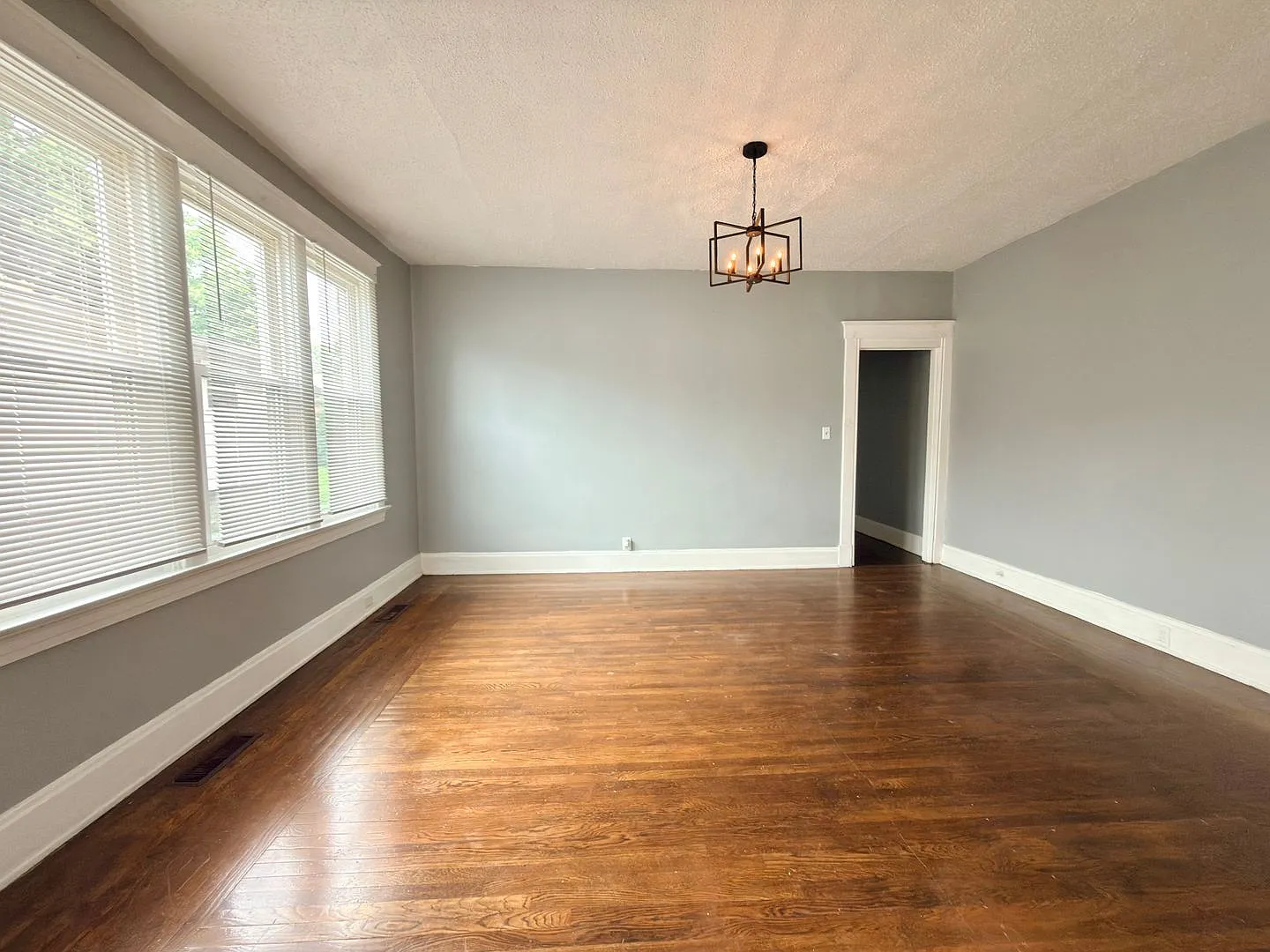 2 bed, 1.0 bath, $1,195 — Photo 4