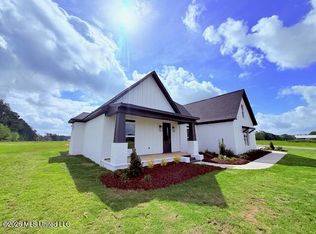 2435 Hilton Ln, Smithdale, MS 39664