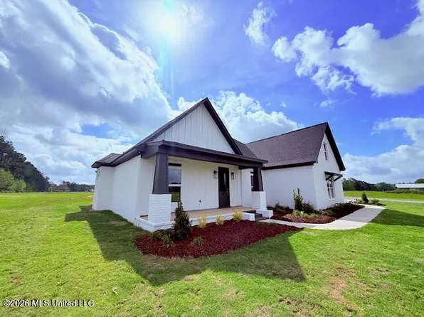 2435 Hilton Ln, Smithdale, MS 39664