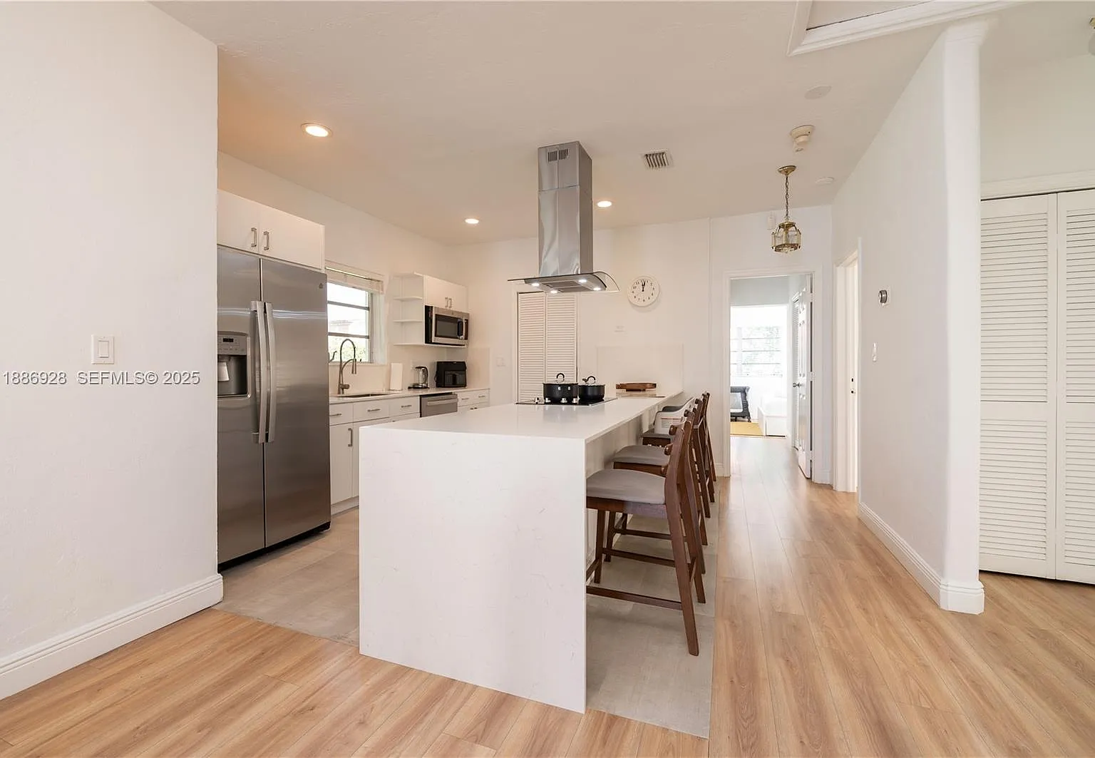 3 bed, 1897 sqft, $10,500 — Photo 1