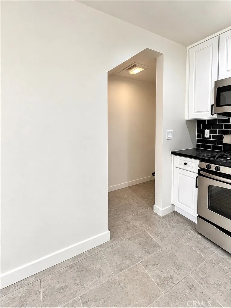 3 bed, 2423 sqft, $3,500 — Photo 3