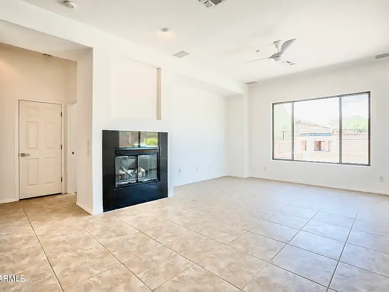 1682 W Ainsworth Dr — Photo 3