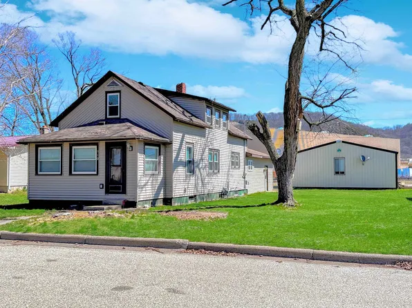 910 N Michigan St, Prairie Du Chien, WI 53821