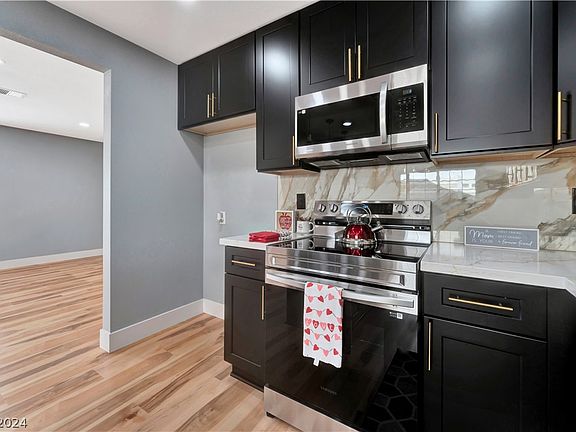 3rd image of 308 Flaxen Cir