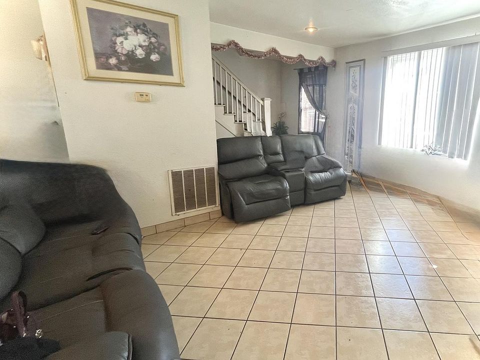 2nd image of 415 Grover St