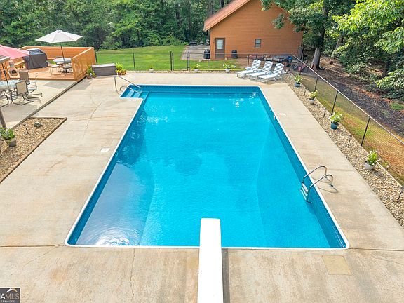 3rd image of 113 Cherokee Hills Ln