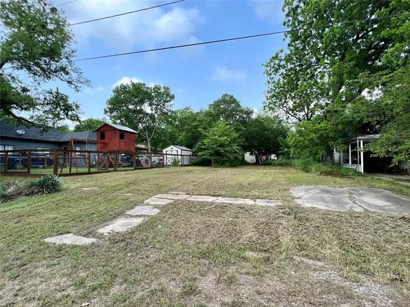 405 S Manson St, Wolfe City, TX 75496