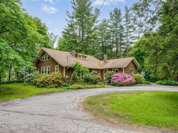 41 N Shore Lane, Winthrop, ME 04364