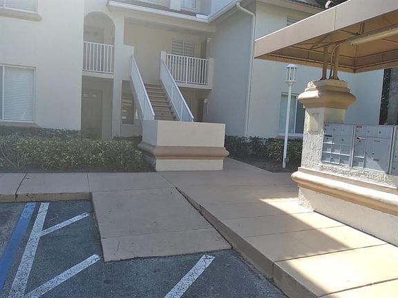 2nd image of 1105 Glenmoor Dr
