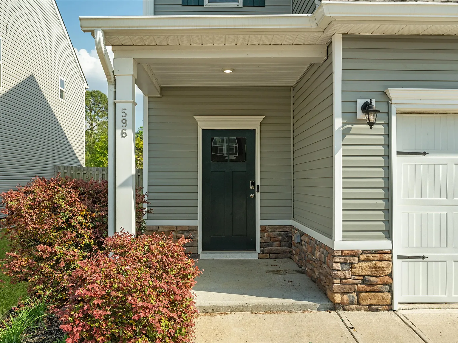 4 bed, 3.5 bath, 2352 sqft, $2,200 — Photo 2