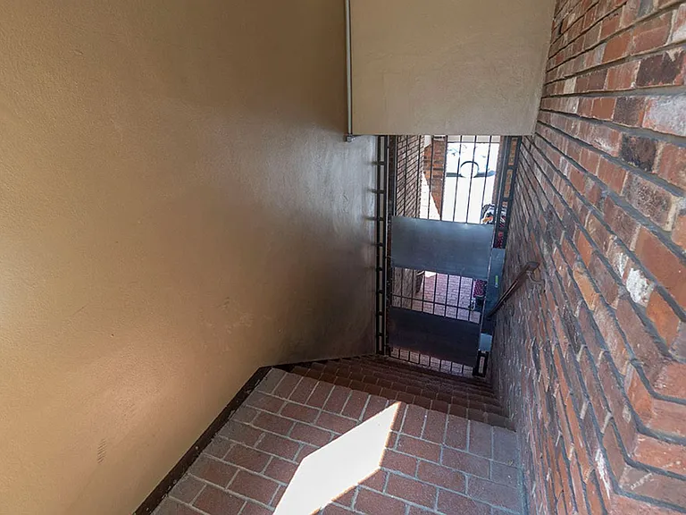 1110 E Broadway #B — Photo 21