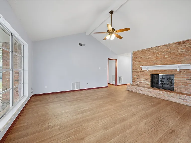 7015 Pella Dr — Photo 27