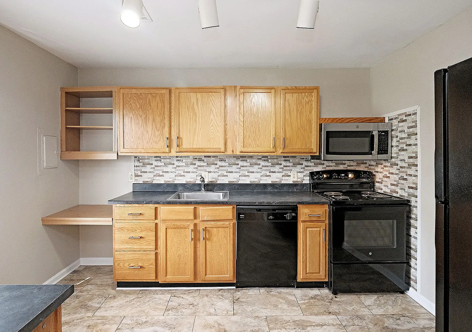 Dog-Friendly Villas at Southern Ridge Apartment With Community Amenities — Photo 1