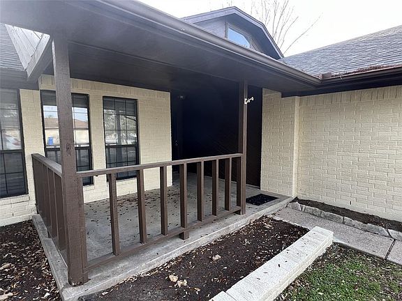 3rd image of 2711 Kelly Dr