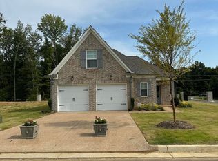 375 Country Garden Dr, Southaven, MS 38671