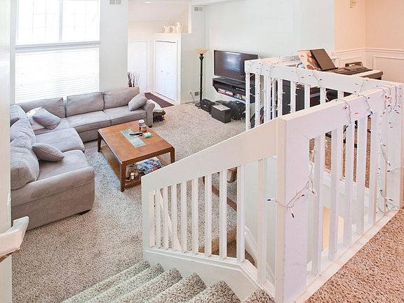2nd image of 129 W Kenilworth Ave #1
