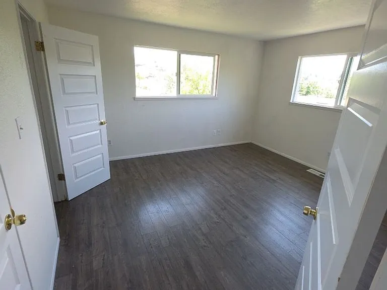9247 Fairway Dr — Photo 6