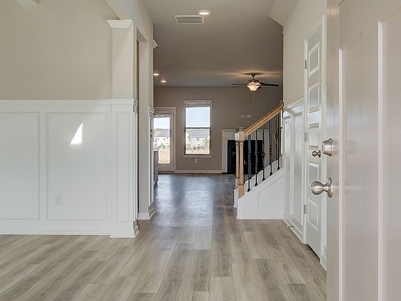 2nd image of 831 Orwell Dr