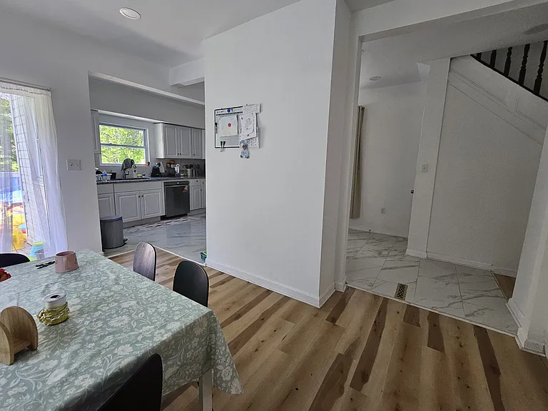 804 Dubois St — Photo 7
