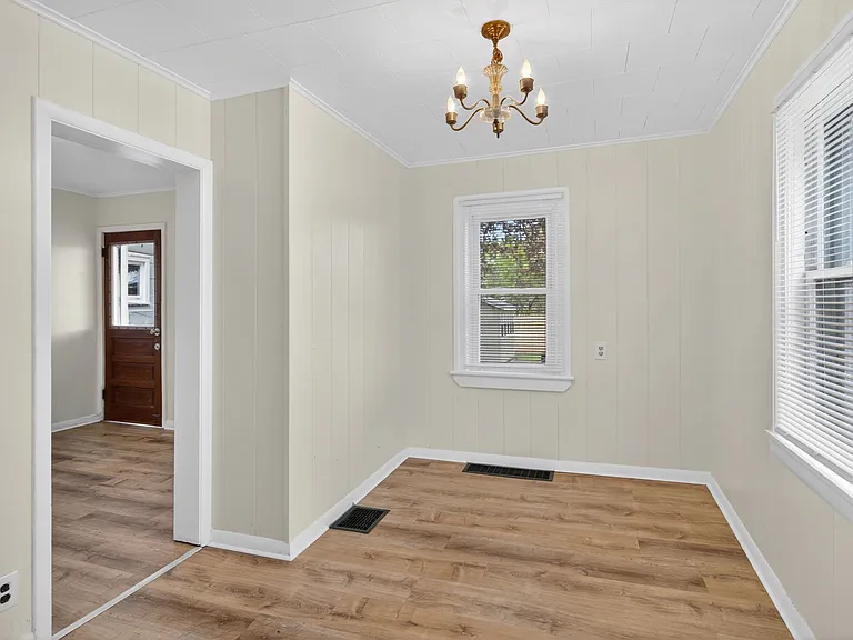 721 W Court St — Photo 11