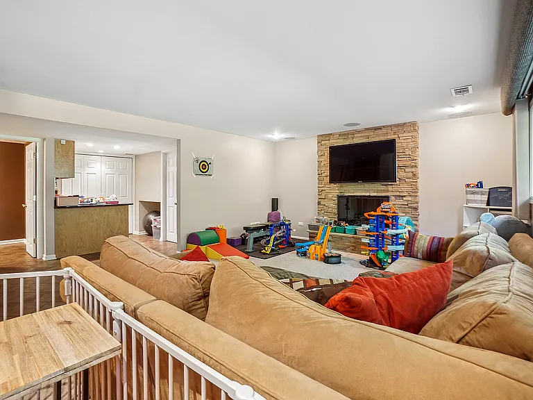 751 Tanglewood Ln — Photo 10