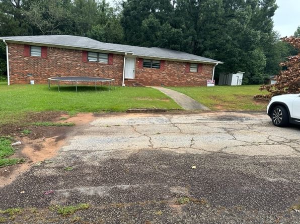19B Roper Dr #B