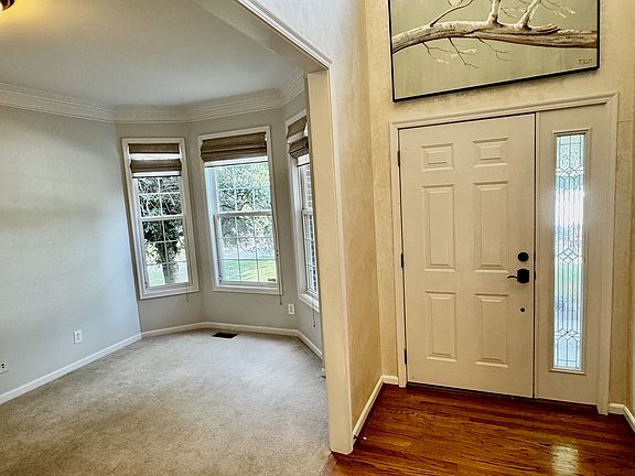 4th image of 1096 Bayswater Dr
