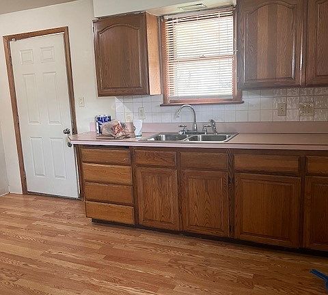 2nd image of 437 Lawrence Ave