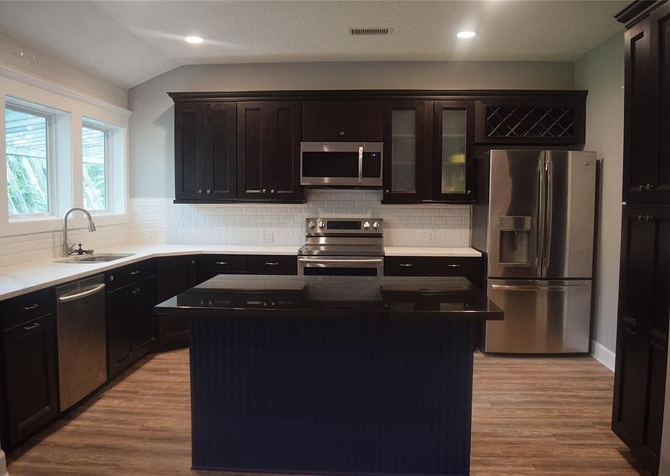 1st image of 72 Hideaway Dr